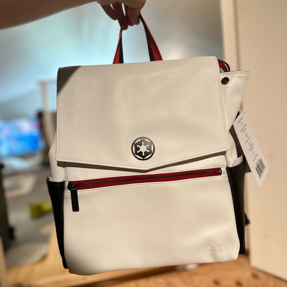 Especial edition, NEW. Star Wars x Freshly Picked Classic Mini v2. Vegan Leather